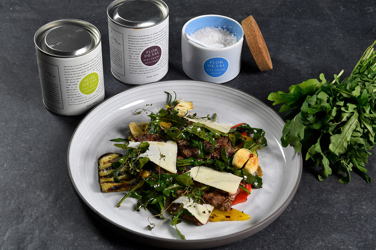 Paillard vom Irish Hereford mit Grillgemüse, Rucola, Olivenvinaigrette Paillard vom Irish Hereford mit Grillgemüse, Rucola, Olivenvinaigrette